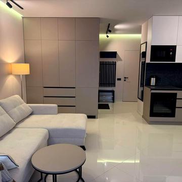 Дніпровська набережна вул., 18-Б