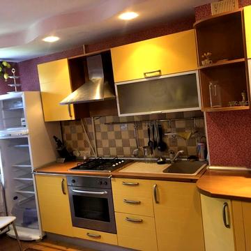 Академіка Корольова вул., 80