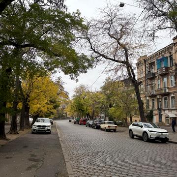 Ніжинська вул., 10