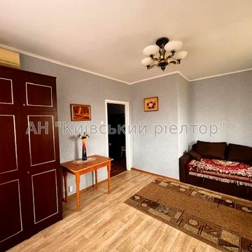 Прирічна вул., 17-Г