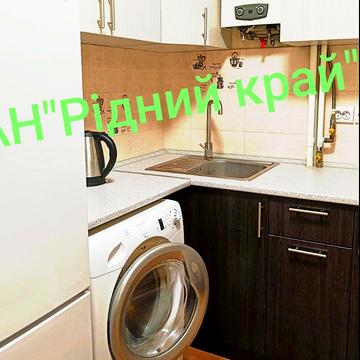 Вячеслава Чорновола вул., 4