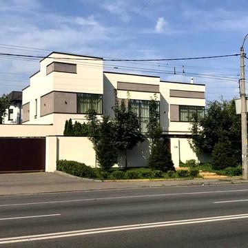 Івана Виговського вул. (Маршала Гречка), 1