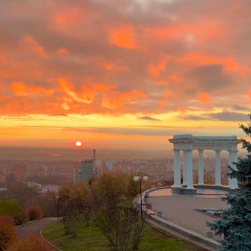 Соборності вул. (Жовтнева), 1