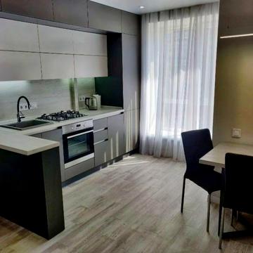 Набережна Перемоги вул., 62