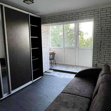 Ялтинська вул., 9а