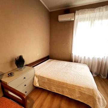 Володимира Івасюка просп. (Героїв Сталінграду), 8