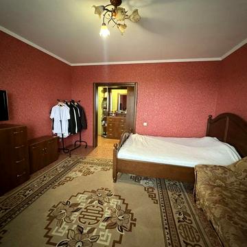 Простора 1-кімнатна квартира з ремонтом та меблями