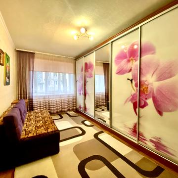 Молодіжна вул., 20