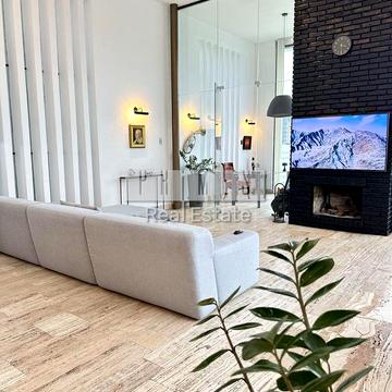 Вишнева вул.