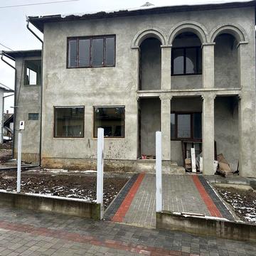 Будинок або дві квартири. Снятин, Вишенського