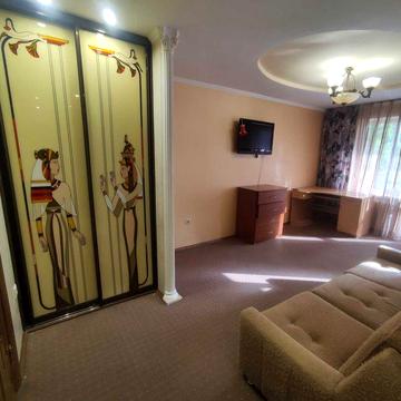 Оренда 2 кім. квартири з ремонтом, вул. Пасічна.