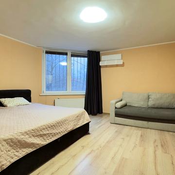 Верховинна вул., 41