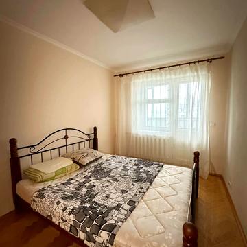 Срібнокільська вул., 20