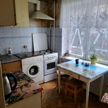 Продам 2 кімн. квартиру вул. Алішера Навої