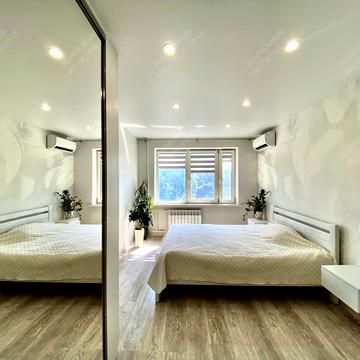 Леся Курбаса просп., 9