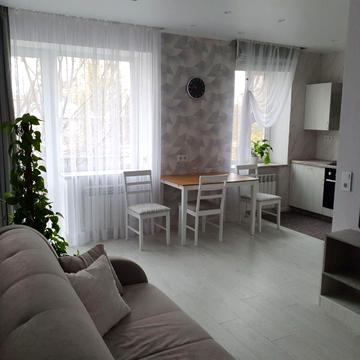 Будівельників вул., 24