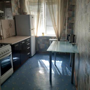 Бердянська вул., 1