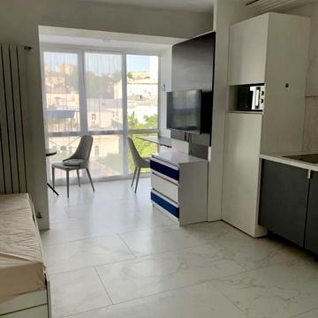 Жилянська вул., 72