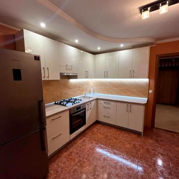 Довженка вул., 8-Б