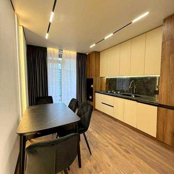 Велика 1 кім квартира Фемелі плаза центр