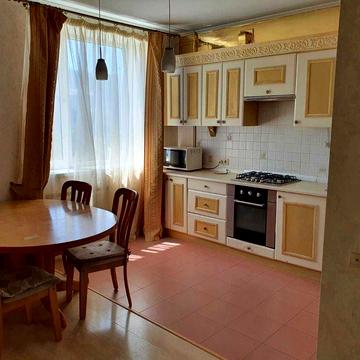 Продается 2х комнатная квартира на Зоопарковой 2 ЖК Жытло 2008