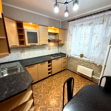 Милославська вул., 35