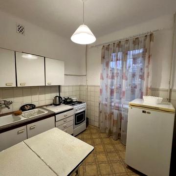 Леоніда Каденюка просп. (Юрія Гагаріна), 3