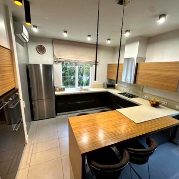 Будинок з басейном в КМ Green Hills