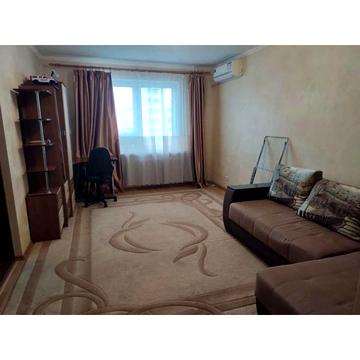 Миколи Лаврухіна вул., 8