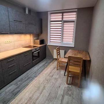 1к квартира з окремою спальнею, вул.Польова,73
