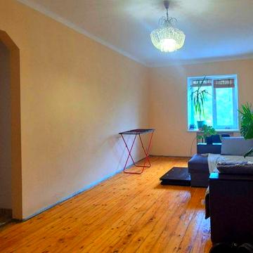 Продам 2 кімнатну квартиру ( Сталінка) в м.Біла Церква.( р-н Гайок)