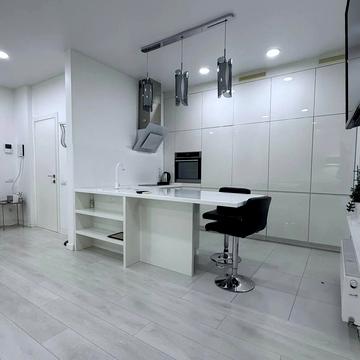 Практична вул., 8