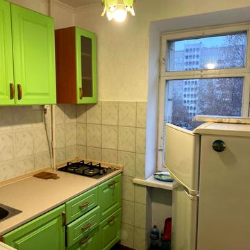 Академіка Доброхотова вул., 5