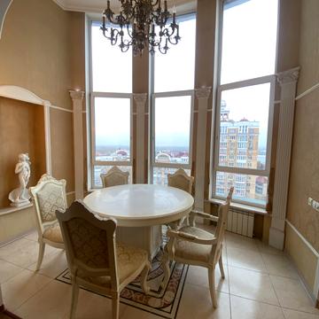 Володимира Івасюка просп. (Героїв Сталінграду), 4