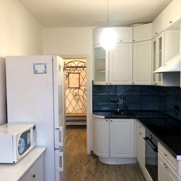 Гарна квартира в сучасному будинку. Метро Мінська.