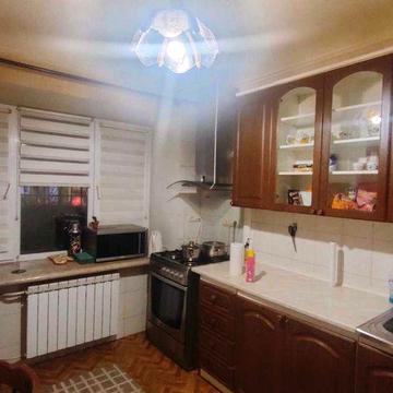 Центр Подола, вул. Оболонська, високий перший поверх, ГАЗ! Метро!