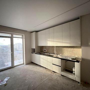 Двокімнатна з ремонтом , будинок зданий