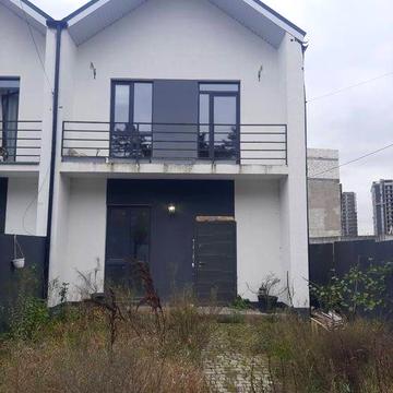 Таун 2 поверхи 3 кімнати парковка зона відпочинку