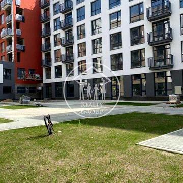 Продаж 1-но кімнатної квартири в цегляній новобудові в оточенні лісу