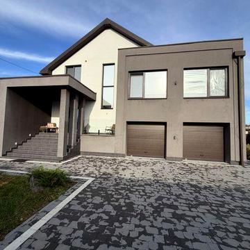 Сучасний будинок в 5 хв від міста