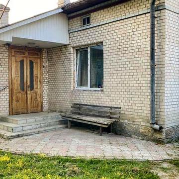 Власний будинок з ділянкою