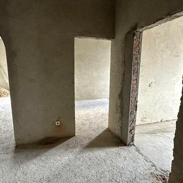 Продається трикімнатна квартира район Канада.