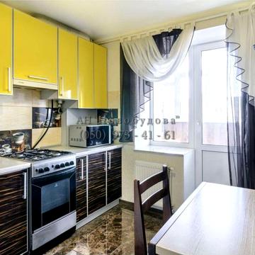 2х кімнатна з а/о. Кондратьєва. Середній поверх