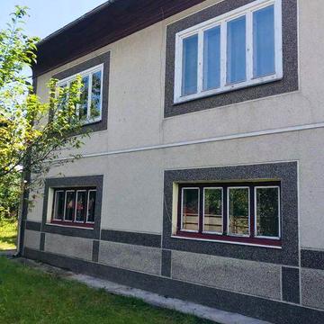 Продається будинок в центральній частині Дубового