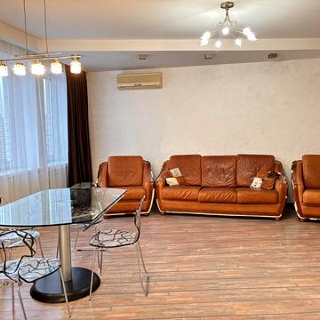 Миколи Бажана просп., 12