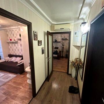 Продажа 2х комнатной пр. Тычины 14 а, средний этаж.