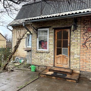 Польова вул., 10 