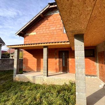 Продається 5- ти кімнатний будинок.