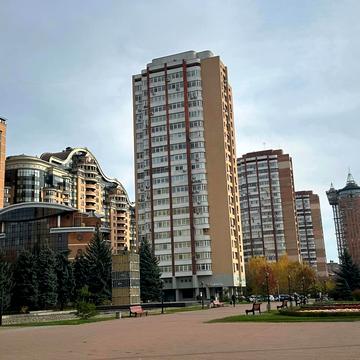 Лесі Українки бульв., 21