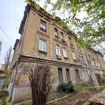 Донорська вул. (Слепнева), 1